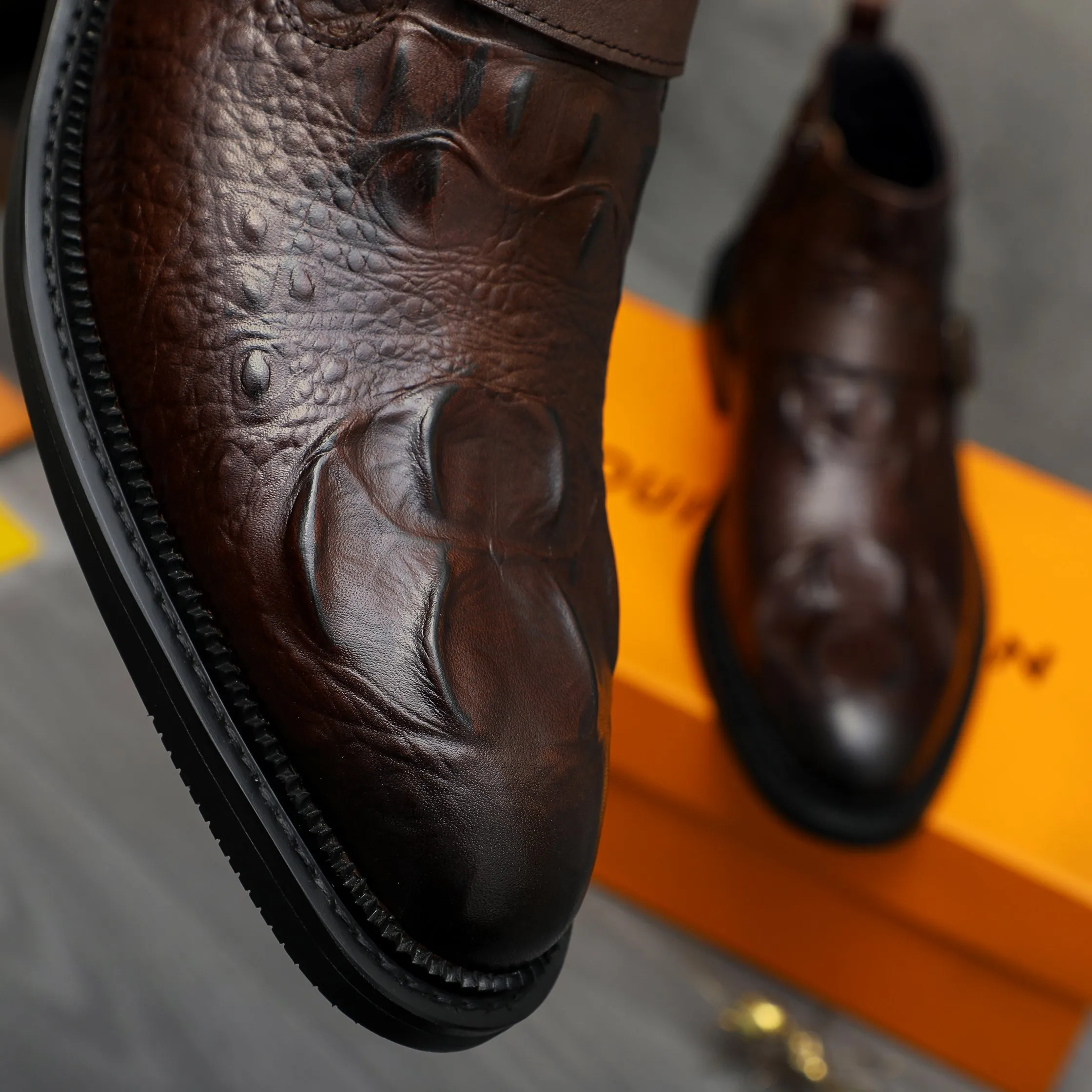 Men's shoes 💰p620 Product trademark: LV "Louis Vuitton" high-top business leather shoes Regular size: 37-46 (37.46 is custom-made and non-returnable) Product materials: Selected color-brushed crocodile pattern cowhide upper, pigskin lining, rubber outsole